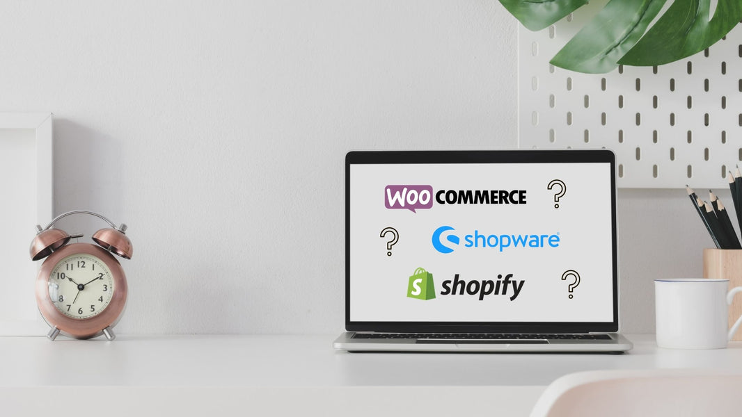 Laptop mit Logo von Shopify, WooCommerce und Shopware